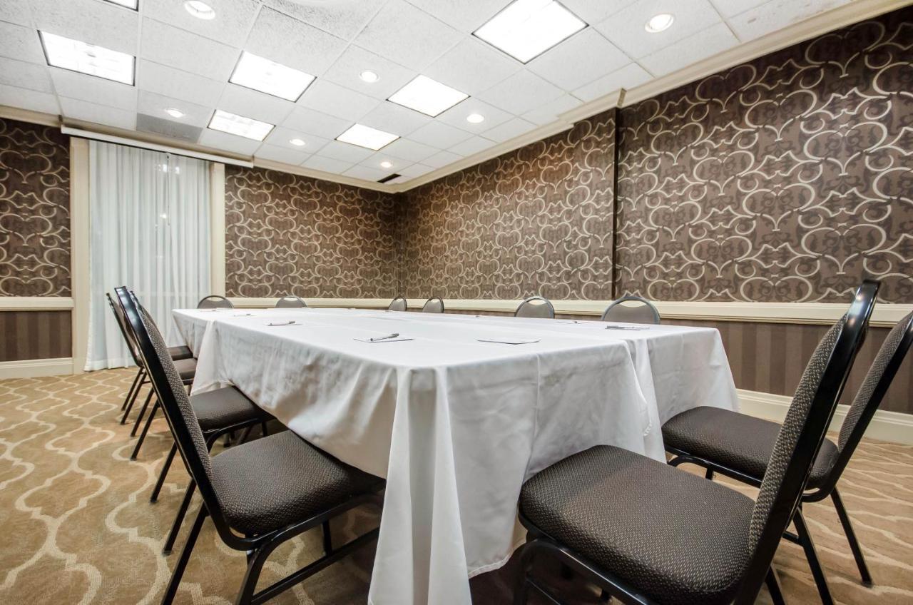 Radisson Hotel Louisville North Jeffersonville Εξωτερικό φωτογραφία